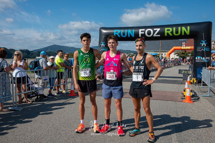 Los atletas tiñen de color las calles de Foz en la XIII Run Foz Run 2022.